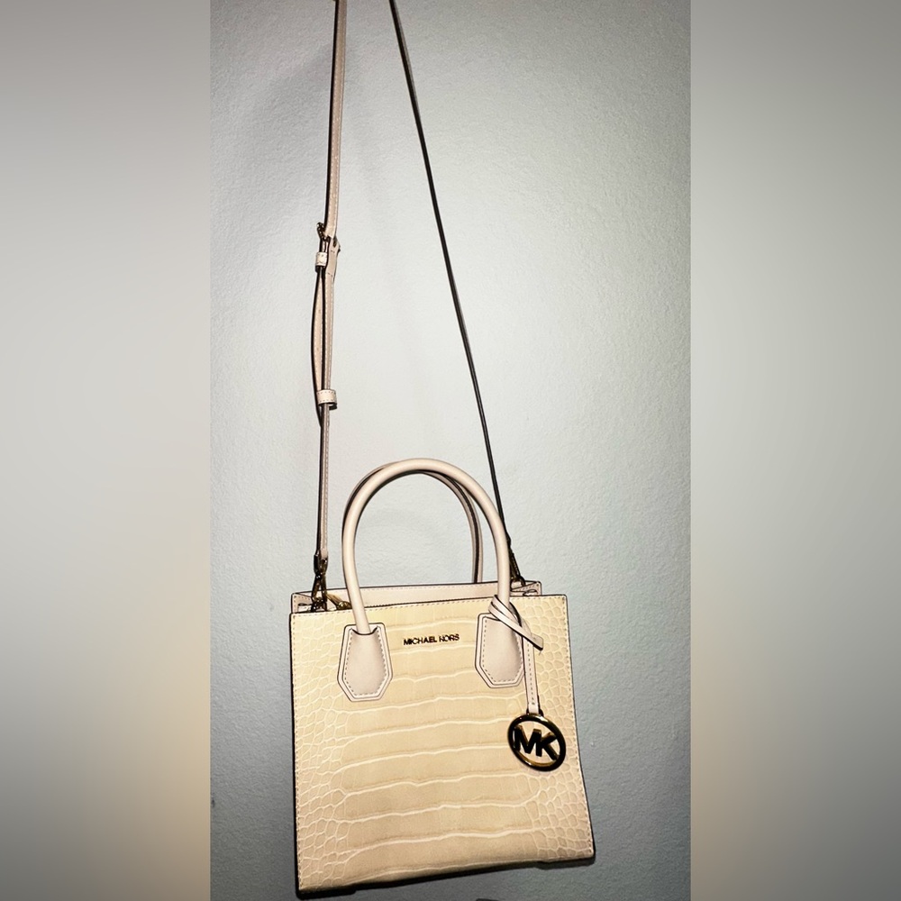 MICHAEL KORS MERCER MD MESSENGER LEATHER BUFF BAG